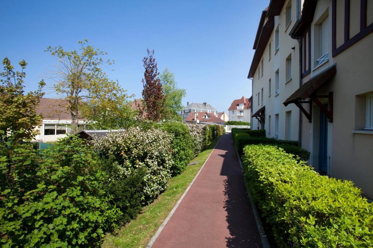 Appart Residence Proche Plage Avec Piscine Et Parking Couvert Prive Мервил-Франсвил-Плаж Екстериор снимка